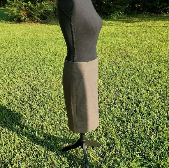 Olive green The Limited pencil skirt size 4 EUC - Picture 3 of 11